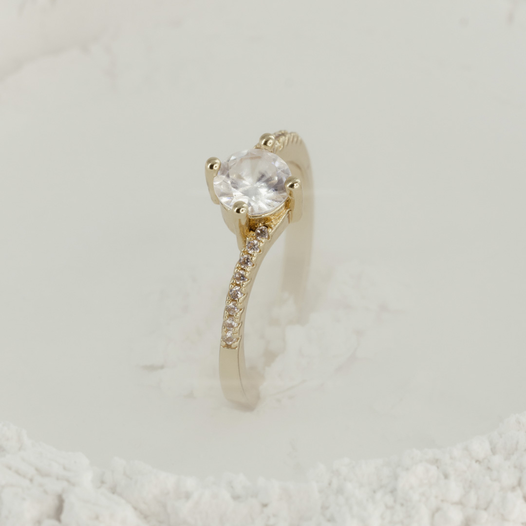 ANILLO SOLITARIO REDONDO CRUZADO
