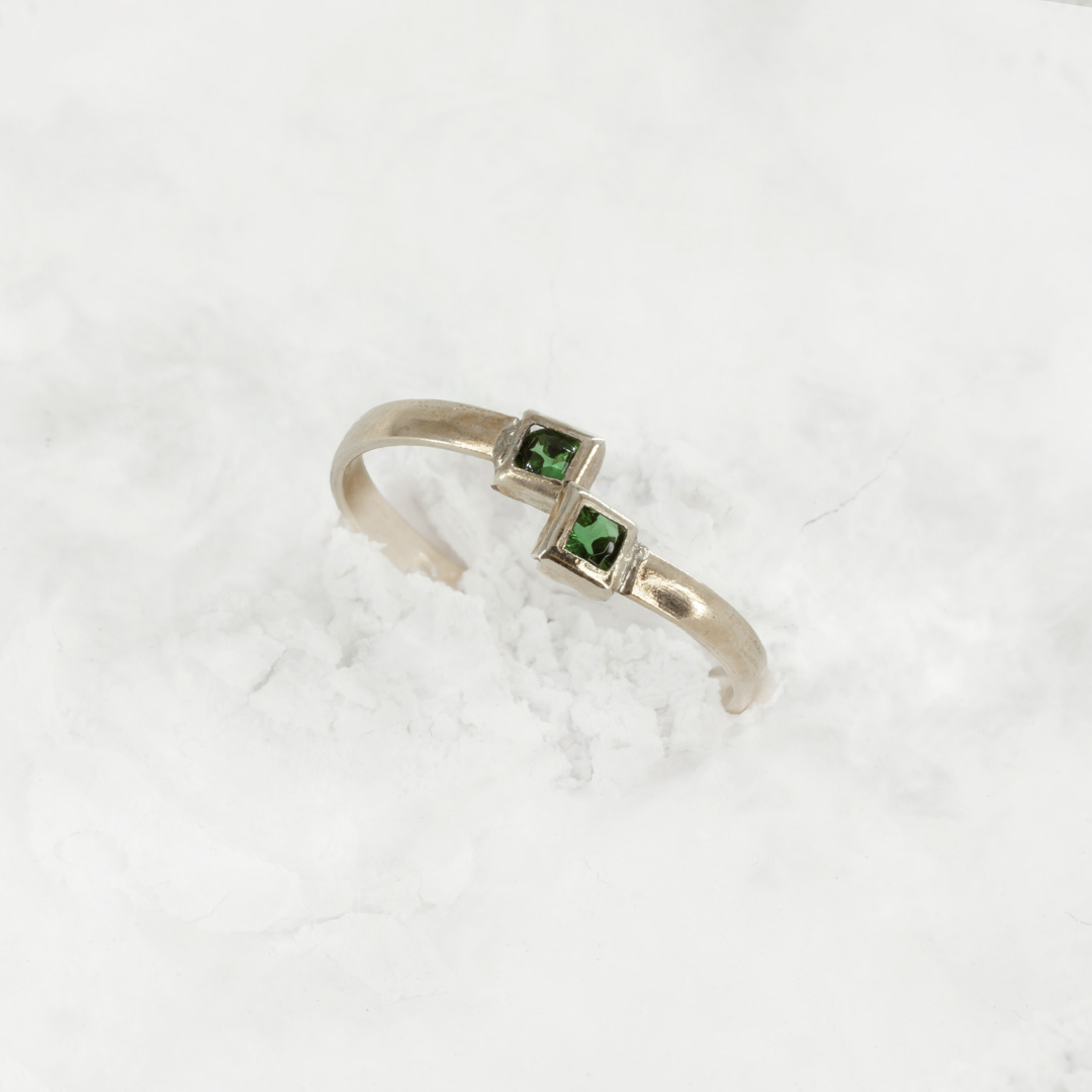 ANILLO CRUZADO ESMERALDA